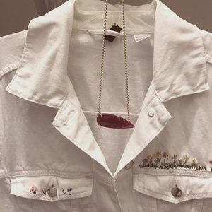 Kendra Scott necklace